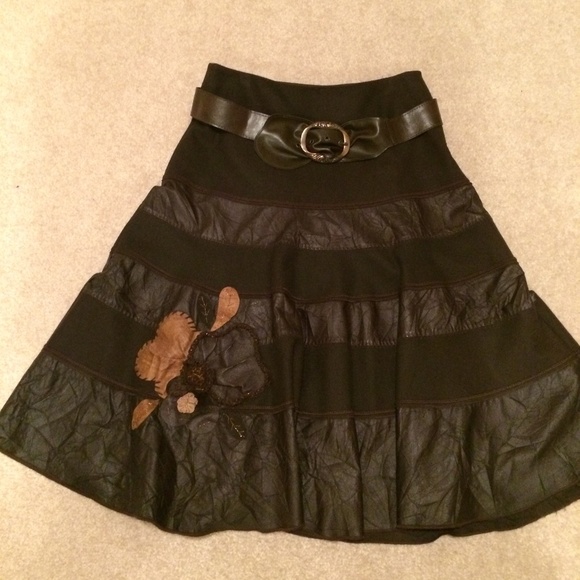 Sold ETRUCCI Italian Women's Skirt, size M - Picture 1 of 8